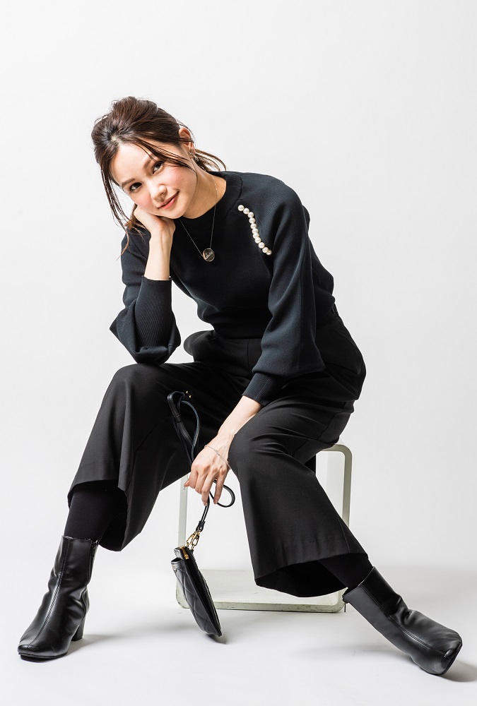 ローラパールロングスリーブニット”が登場！ | 青木愛オフィシャル