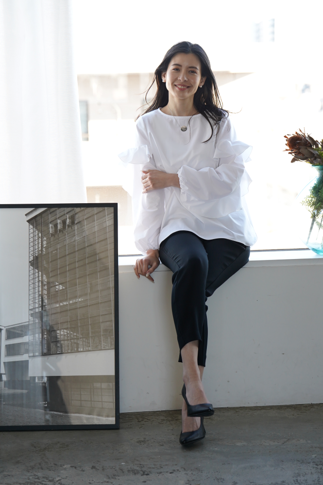 程よい甘さが大人心を鷲掴みする”フリルウェーブブラウス” | official_BLOG