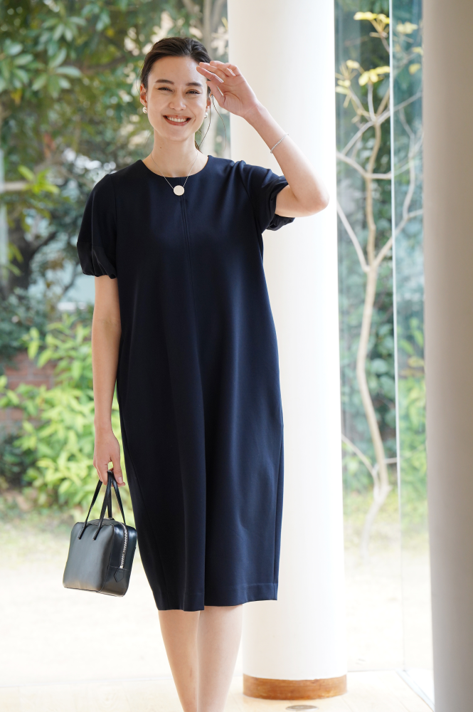 ボリュームスリーブがエレガントな雰囲気を漂わす“シアーランタン  