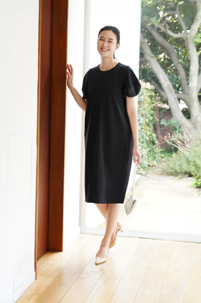 ボリュームスリーブがエレガントな雰囲気を漂わす“シアーランタン  