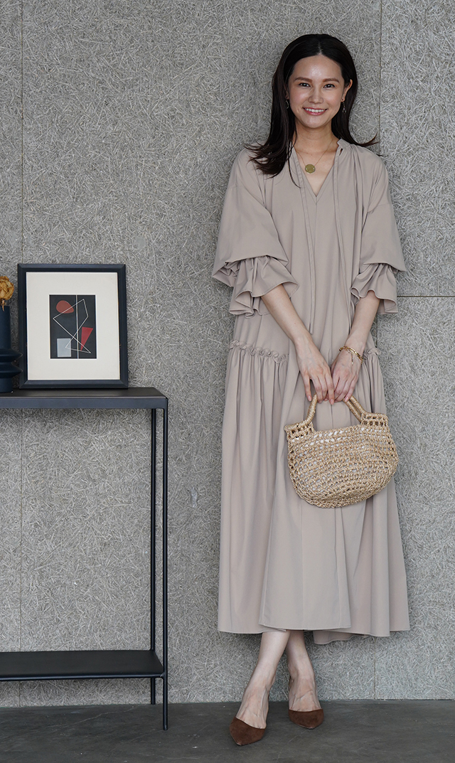 ボリューム袖が愛らしいウェンディワンピースベージュ