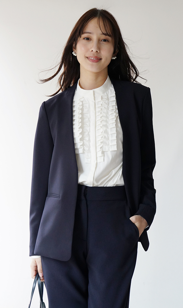 セレモニーなどのオンスタイルにはもちろん、軽めのアウターとしてラフ