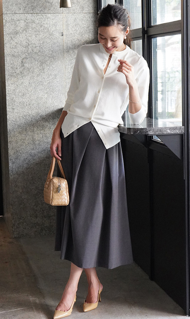 オフホワイト×チャコール